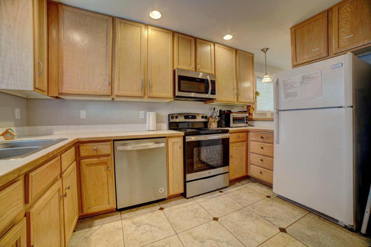 Cozy 2 Bedroom Townhouse In Northgate Seattle Exterior photo